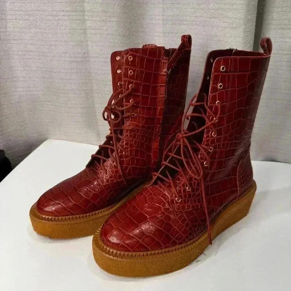 Vince Camuto Crocco Embossed Rust/Brown Combat Boot Style  Womens size 7 - Picture 1 of 8